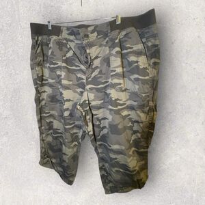 Evri Women’s Size 24 Camouflage Capri Pants